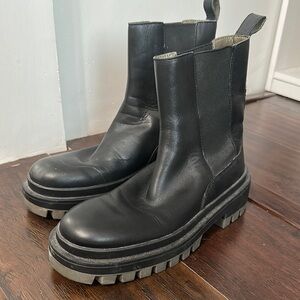 Black Leather Woman’s Boots